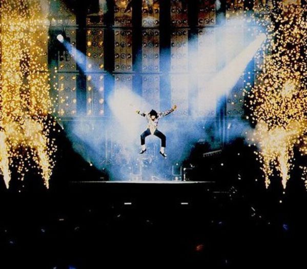 322 DAY - #MichaelJackson - @28.O3
