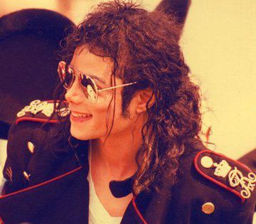 324 DAY - #MichaelJackson - @3O.O3