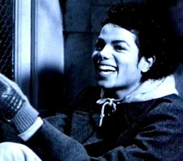 326 DAY - #MichaelJackson - @O2.O4