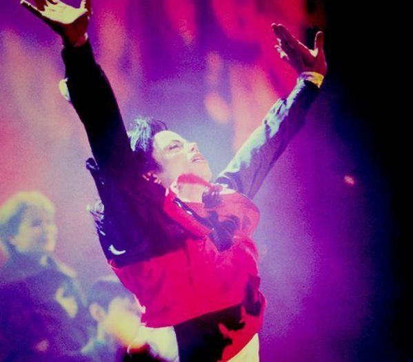 334 DAY - #MichaelJackson - @1O.O4