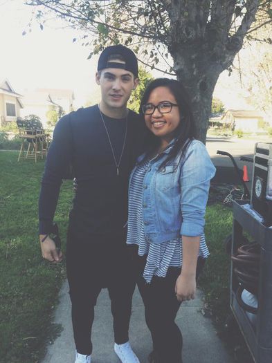 Teen_Wolf_Season_5_Behind_the_Scenes_Cody_Christian_with_fan_location_unknown_022415 - cody christian