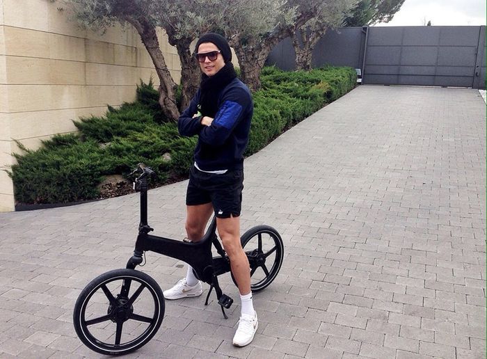 *parcheaza bicicleta*
