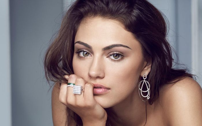 Cleo - PHOEBE TONKIN