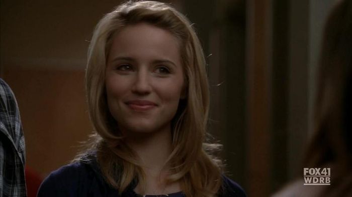 *se uita la Adam si da din cap* Eu sunt...ah ce conteaza? SA VA TINA *fuge*