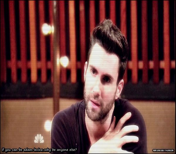 *ii arunca un plic cu bani dupa care fuge dupa Amy*