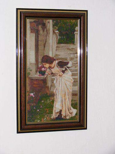 Mirosul trandafirilor-18x36 cm; 200 euro
-rama de lemn cu sticla antireflex
