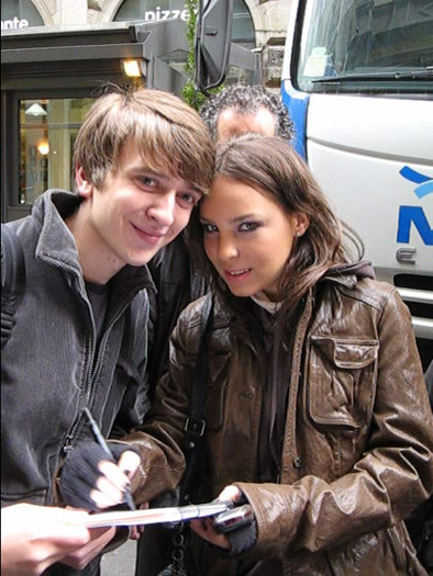 4ln8sy - 0-Belinda Peregrin-0