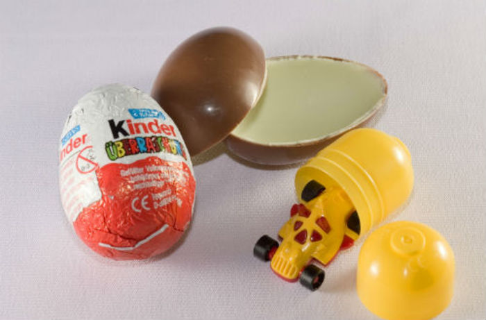 surpriza-kinder - Ouale Kinder un pericol de moarte pentru copii