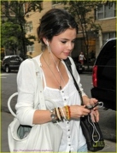 10300010_QBMKLRBDE - toate pozele mele cu selena gomez