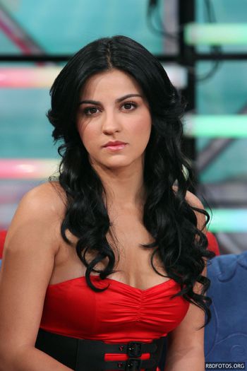 1 - MAITE PERRONI3