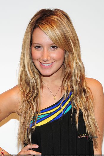 1 - ASHLEY TISDALE LA TRYING CLOTHES FOR PRESS