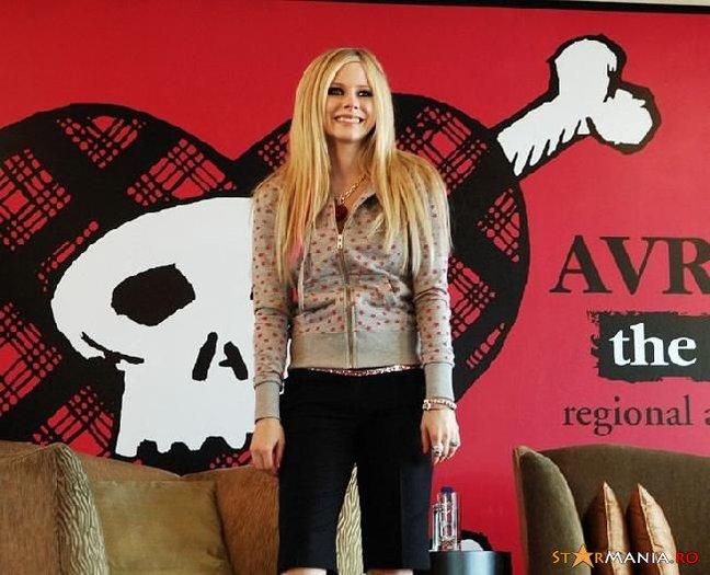 68601325b82ab7eb8834a92f20ed33d2-avril-lavigne_68