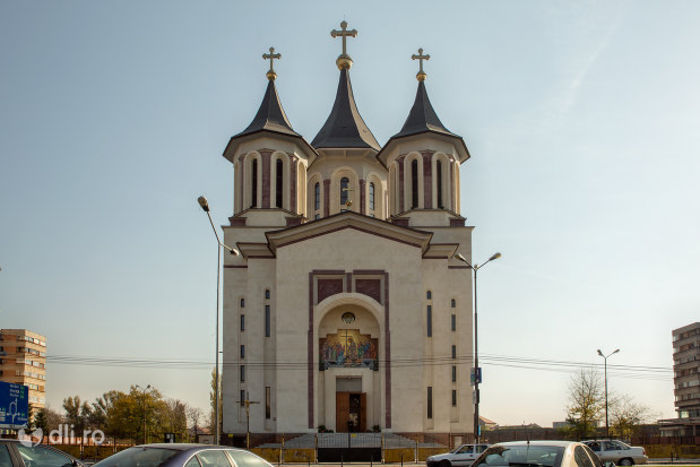 catedralaepiscopala-ortodoxa-invierea-domnului-din-oradea-judetul-bihor - CONTACT