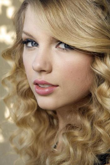 Taylor_Swift_1230494762_1 - poze Taylor Swift