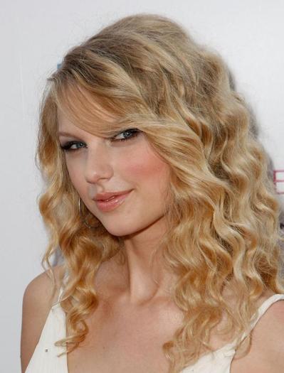 Taylor_Swift_1230494967_2 - poze Taylor Swift