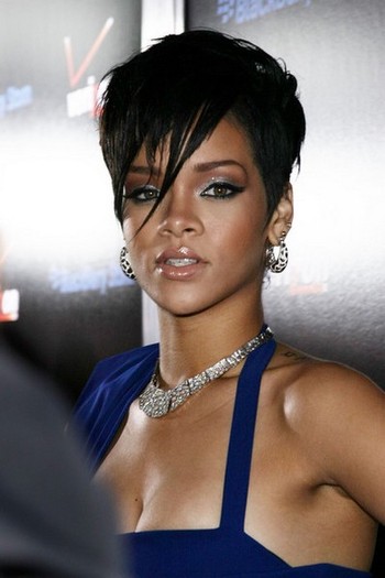 rihanna-2009-blue-dress - Rihanna