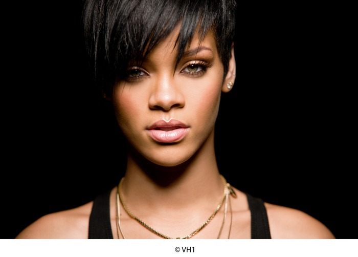 Rihanna_2009_LG - Rihanna