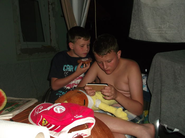 CINE NU....LA TELEFON - FERMA PAPHI IGAL UNGARIA