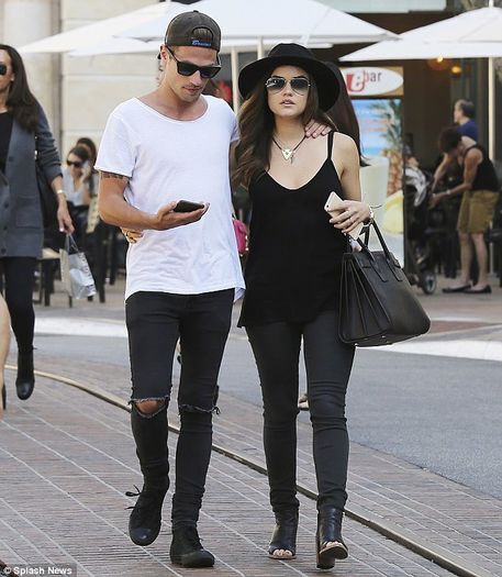 2655226400000578-2980512-Public_display_of_affection_The_loved_up_couple_strolled_around_-a-16_14255 - lucy hale