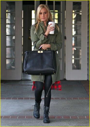 2j5xa44 - Ashley Tisdale
