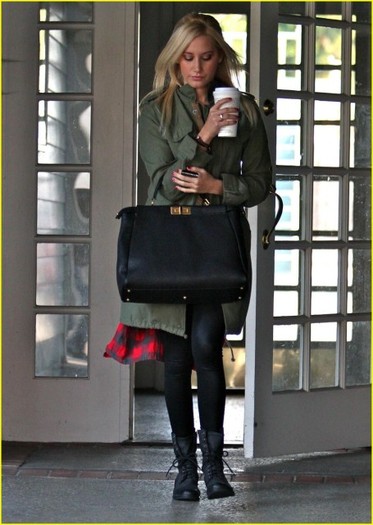 2wf4mc5 - Ashley Tisdale