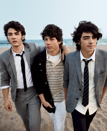 jonas-brothers-and-russell-brand - jonas brothers