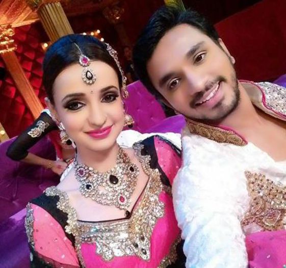 CMNr3WkW8AA5kRU - Sanaya in Jhalak