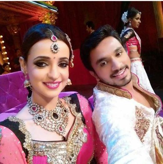 CMNr7vpWoAAOUJ0 - Sanaya in Jhalak