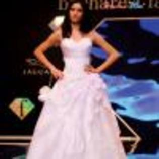 77. - Club rochii de mireasa