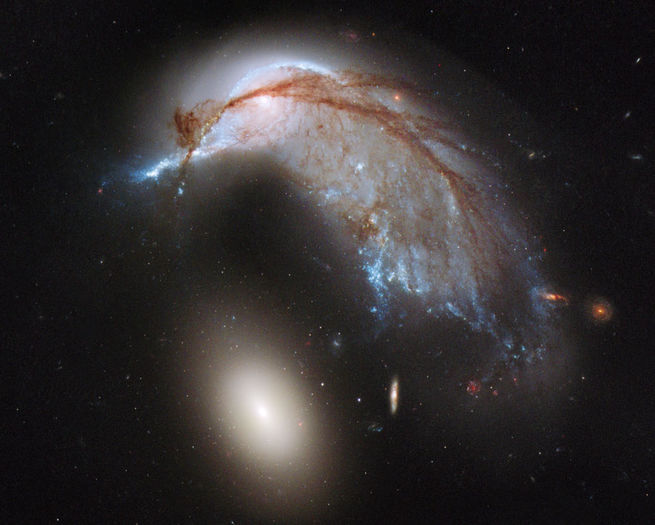 arp142_hubble_960 - Colindand prin univers VI