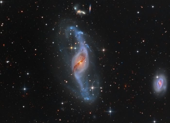 NGC3718_HaLRGBpugh950 - Colindand prin univers VI