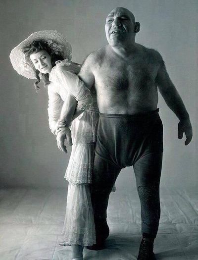 Maurice Tillet; (23.10.1903-4.8.1954)rus,a fost wrestler in Franta; numit"ingerul francez".a fost cel dupa care s-a creat personajul Shrek ,din desenele animate

