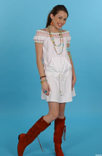 5 - MILEY CYRUS PHOTOSHOOTS 1