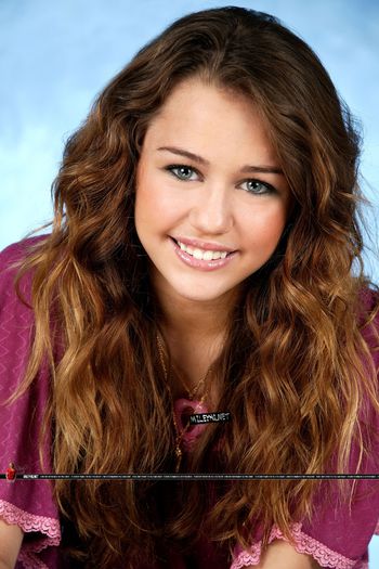 18 - MILEY CYRUS PHOTOSHOOTS 1