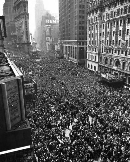 Times Square -8mai1945; 2milioane de oameni sarbatoresc sfirsitul reazboiului II
