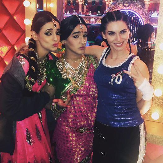 CMnfAjhUsAARTeD - Sanaya in Jhalak