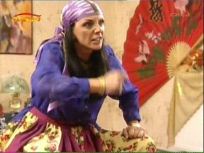 HAI MANCA-MI-AI PI;;--ZDA SI TU *ridica fusta neavand chi;loti pe ea*