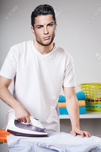 *lasa pastele la facut si isi calca hainele*Aoleu ce amenintare,m-ai speriat. Ce imi face tactu?