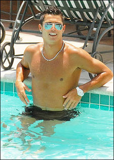 *sare in piscina*
