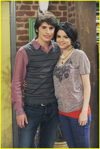 selena............................................. - wizards of waverly place