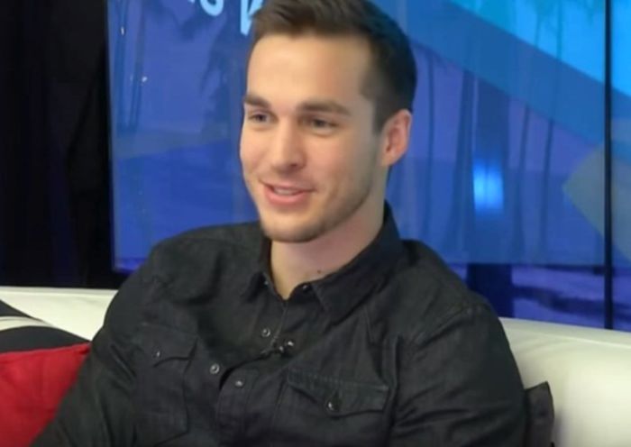 Sunt singurul pe care nu l-a impresionat povestea ei?=))))