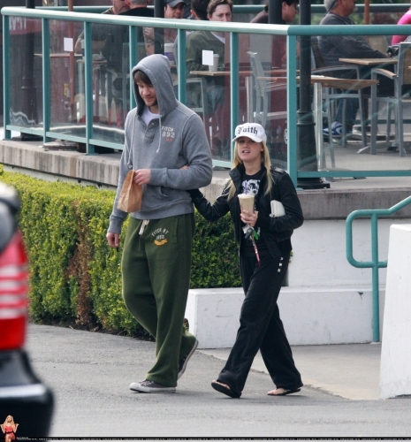2vcta2w - Ashley Tisdale