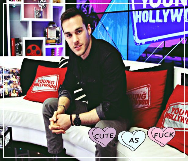 * o vede si se duce inotand; o ia si o trage pe mal. * ; - Dubai Dubai - viata ca-n RAI 2