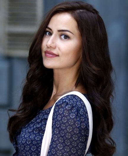 Fahriye Evcen-Necla Tekin - Poveste de familie