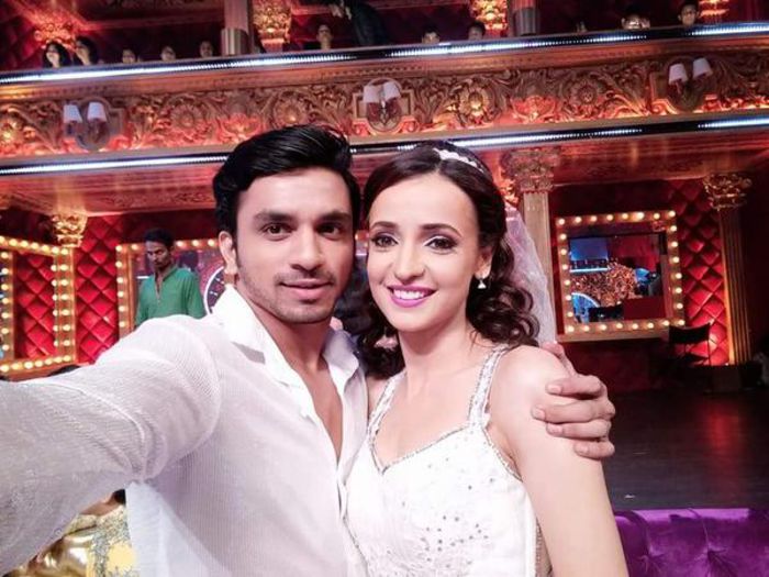 CNQwNSdUYAEaKP0 - Sanaya in Jhalak