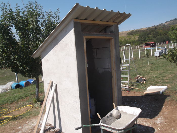 DSCF6525[1] - Prima constructie la livada WC