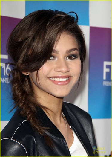 Zendaya-coleman-vcloseup - Date despre Zendaya Coleman