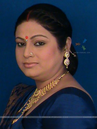 Shalini Arora- Mama lui Saurabh - 27- Actori Mica mireasa