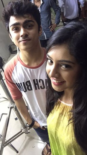 CNtPDvjU8AAIge7 - Niti Taylor