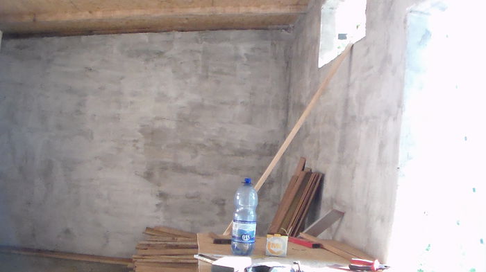 pe partea asta vin custile pentru rase mijlocii